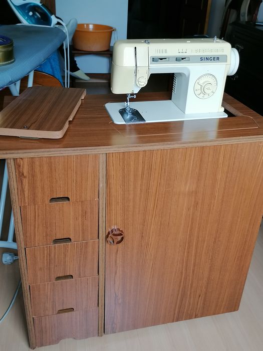 Máquina de costura singer