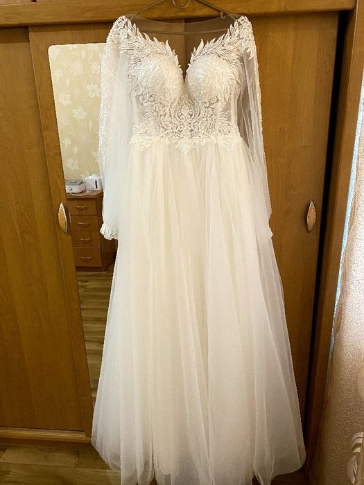 Продам весільну сукню