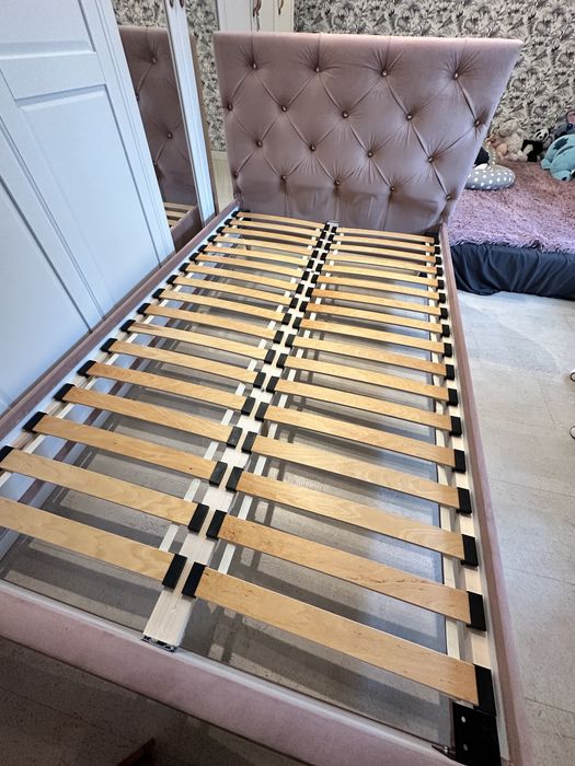 Łóżko tapicerowane dla dziewczynki