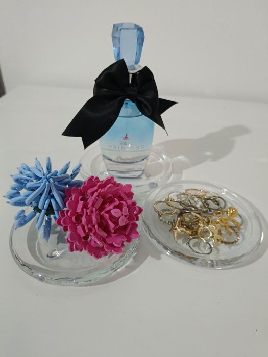 Pequenos pratos de vidro – elegantes, versáteis, perfeitos para decor