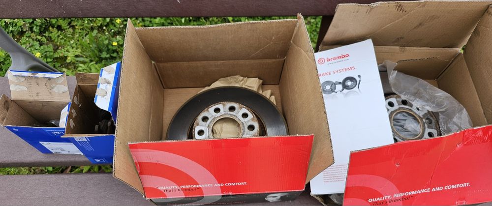 Vende-se  Discos de travão com pastilhas para VW passat B6