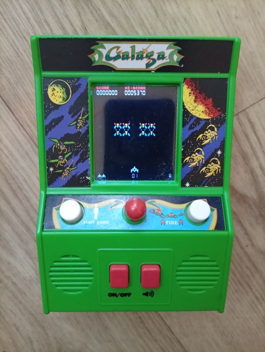 Портативная мини-аркадная игра Bandai Namco Classic Galaga 2018