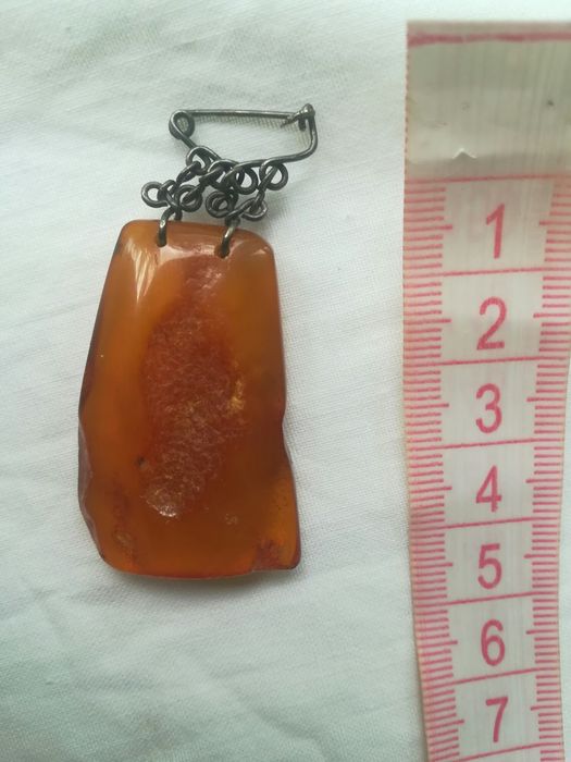 Брошь из  янтаря  70-е