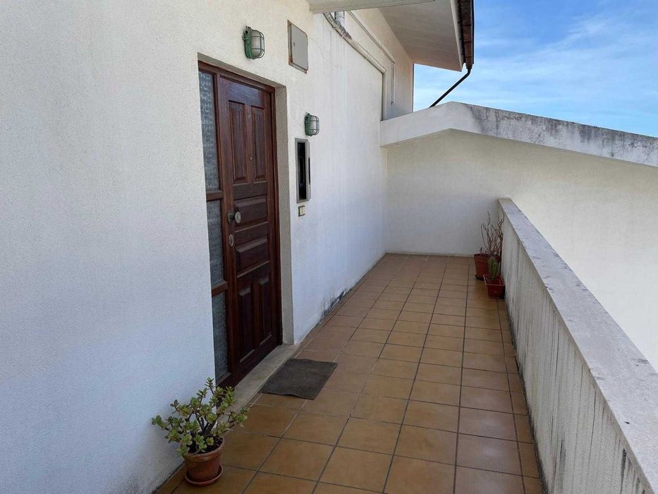 Apartamento T2 com Garagem - São Martinho do Bispo