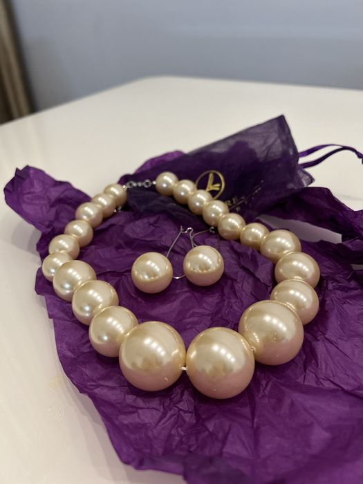 Намисто та сережки з крупних білих перлів