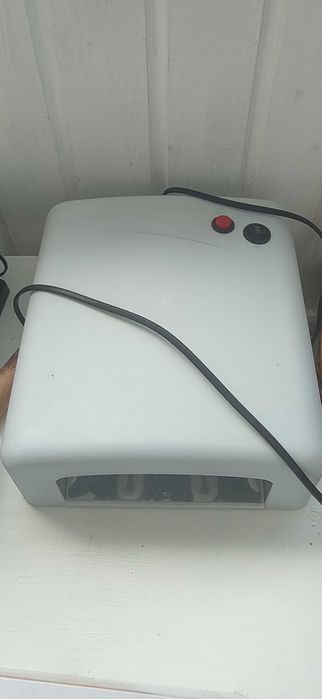 Продається лампа для нарощування нігтів.