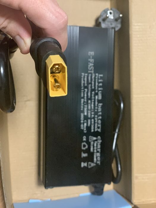 Зарядний пристрій E - FAST