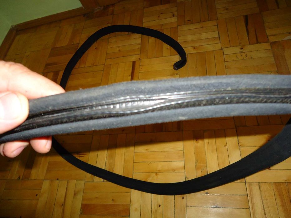 Ущільнювач W124 рами дверей. Уплотнитель Двери