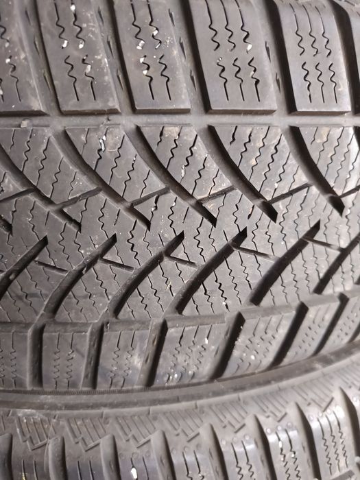 Opony zimowe 195/55 R20 semperit