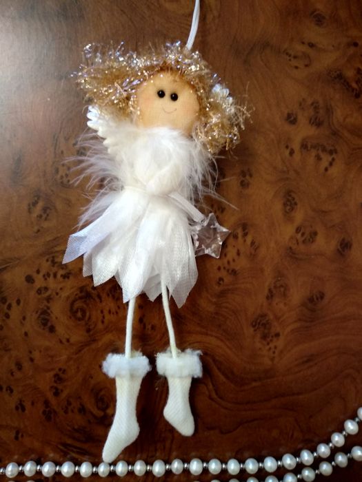 Новорічна іграшка на ялинку янгол