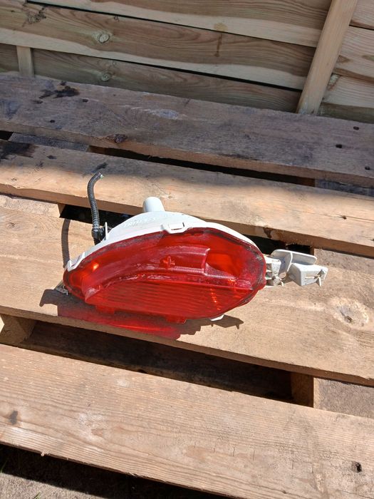 Lampa tyl w zderzak lewa przeciwmglowa Toyota Yaris III 14-16 Europa