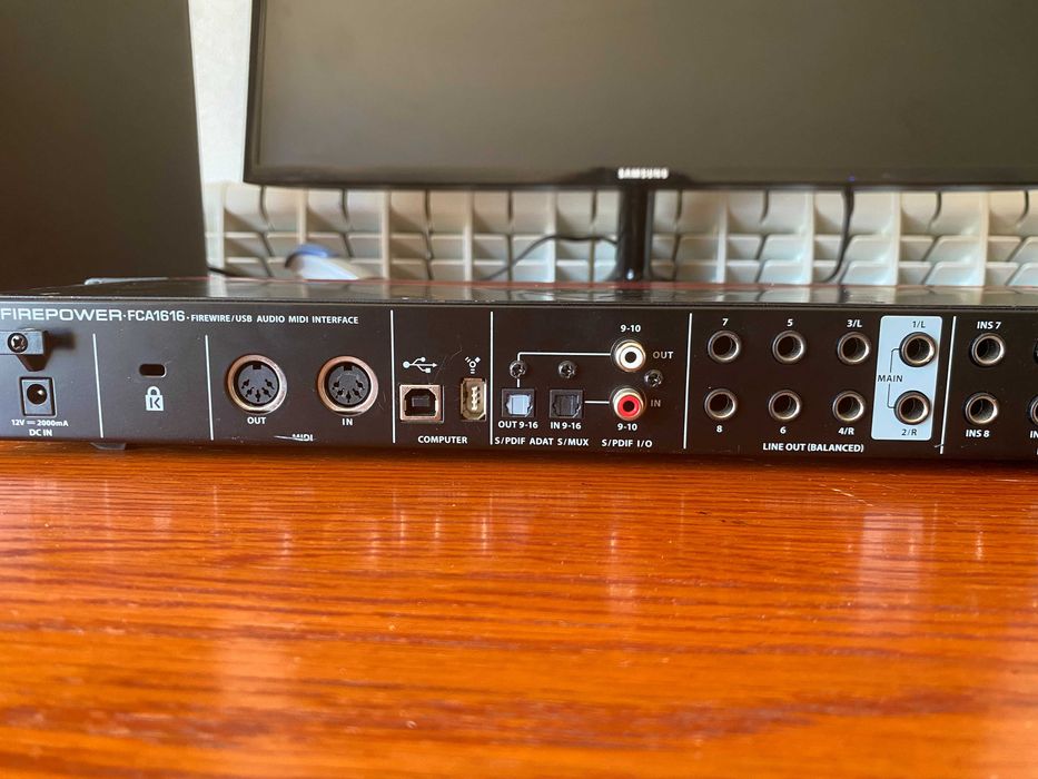 Behringer Firepower FCA1616 — Interface de áudio USB / FireWire