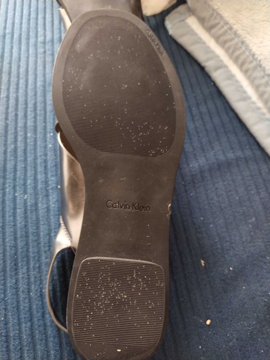 Ekskluzywne piękne srebrne sandały Calvin Klein r.37