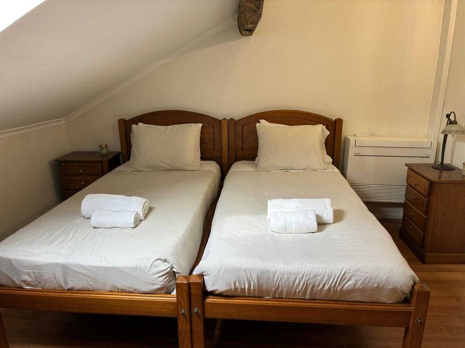 cama de solteiro em pinho 190cm*90cm com colchão como novo