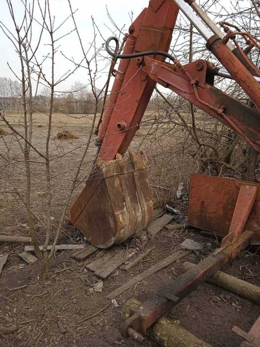 Экскаваторная  установка с отвалом от трактора ЮМЗ