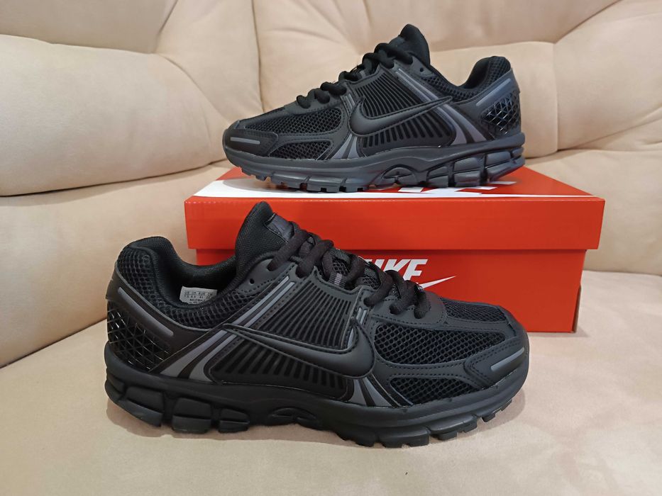 Чоловічі кросівки Nike Zoom Vomero 5