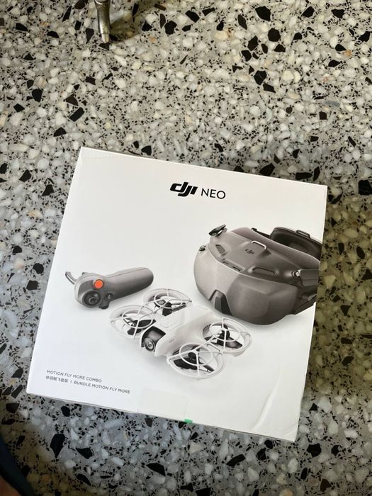 Квадрокоптер, Дрон DJI Neo Motion Fly More Combo