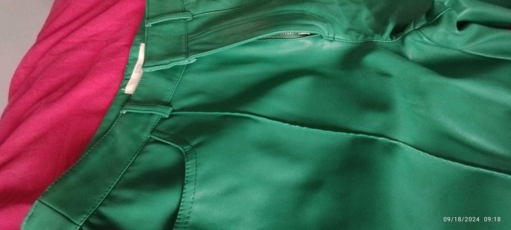Calça Stradivarius de couro verde - Baixei o preço!