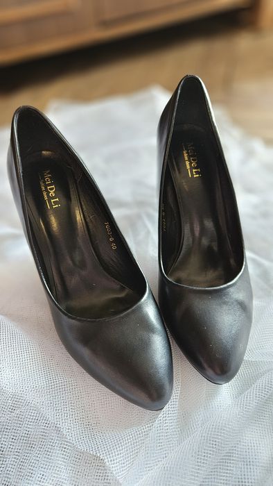 Туфлі MeiDeLi, чорного кольору