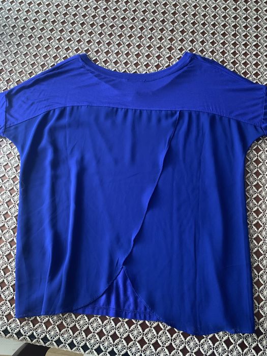 Bluzka Guess kobaltowa, elegancka ( oversize ) roz M