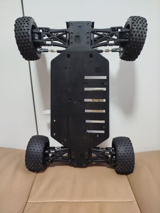 Радіокерована баггі Himoto 1/10 4WD. Шасі під відновлення / запчастини