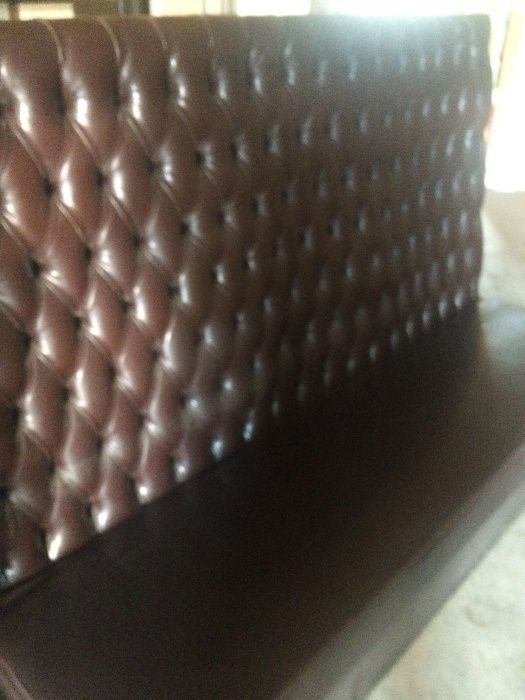 Sofá capitoné em napa