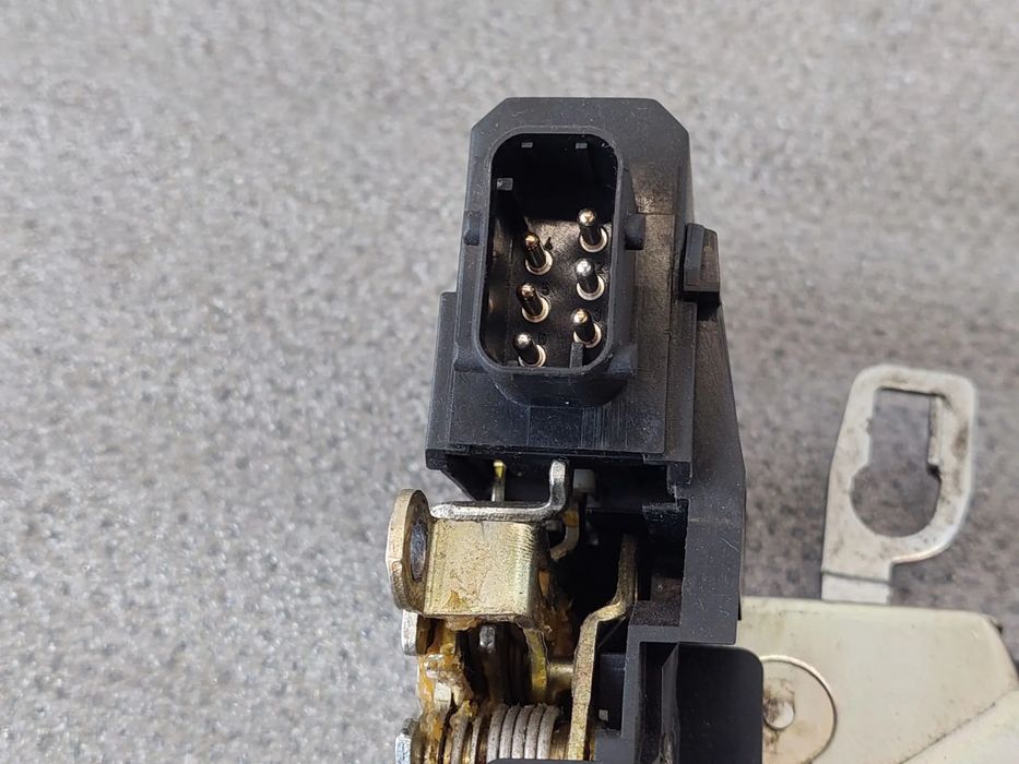 Fechadura / fecho porta frente direito BMW 3 Compact (E36)