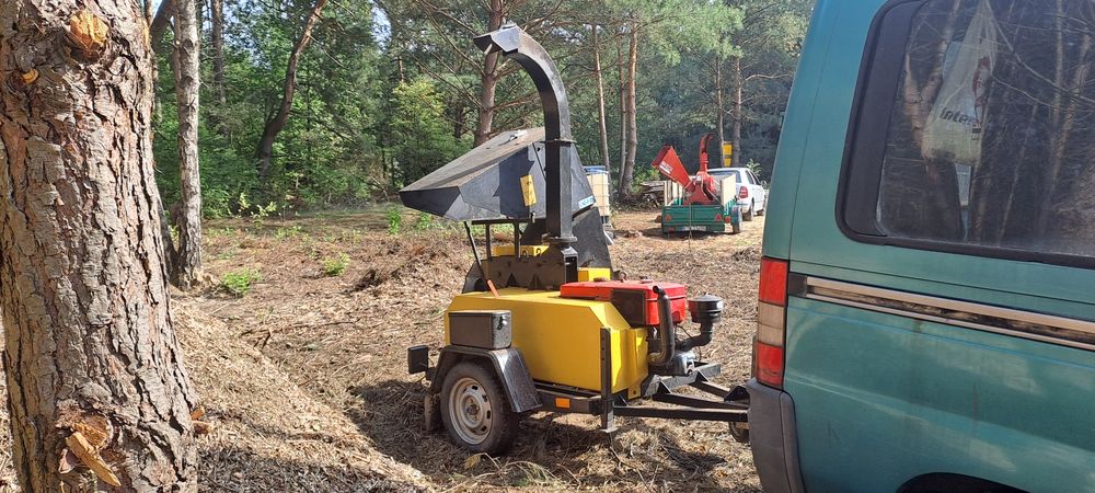 Usługi rębakiem, zrębkowanie gałęzi wycinka drzew