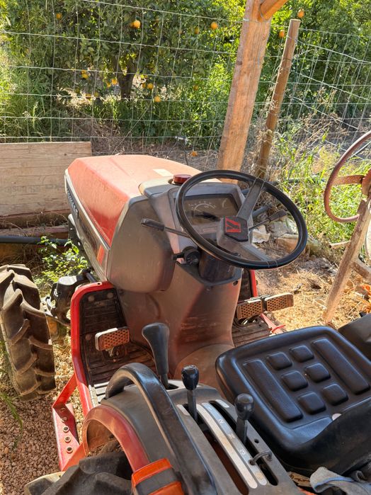 Trator Yanmar 4x4 com fresa
