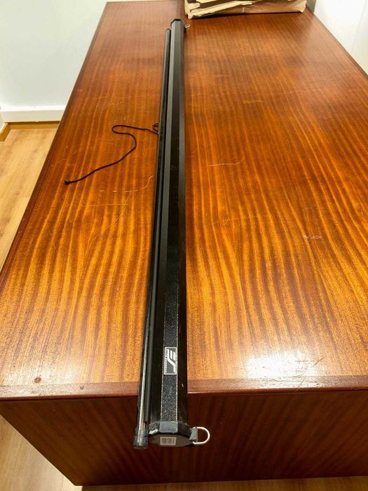 85" Projection Screen476746147106672642