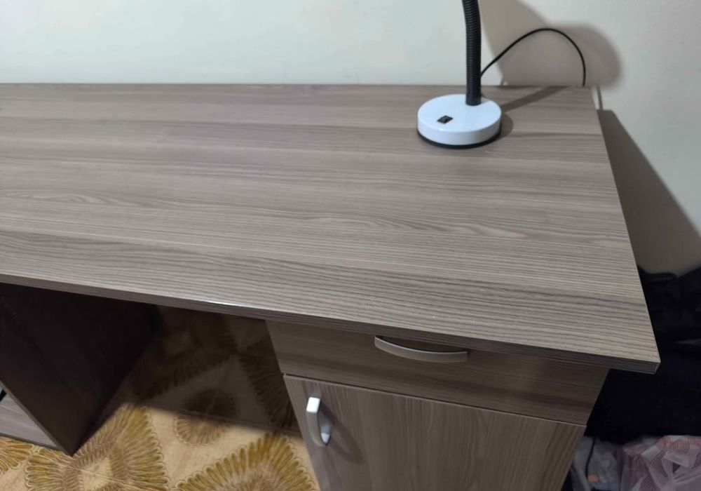 Mesa de escritório em ótimo estado