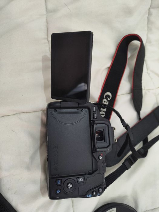 Máquina Canon EOS 250D