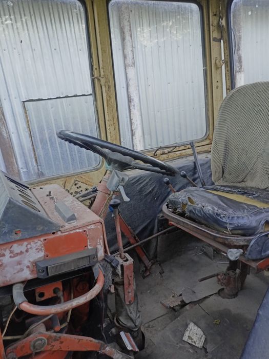 ЮМЗ з великою кабіною