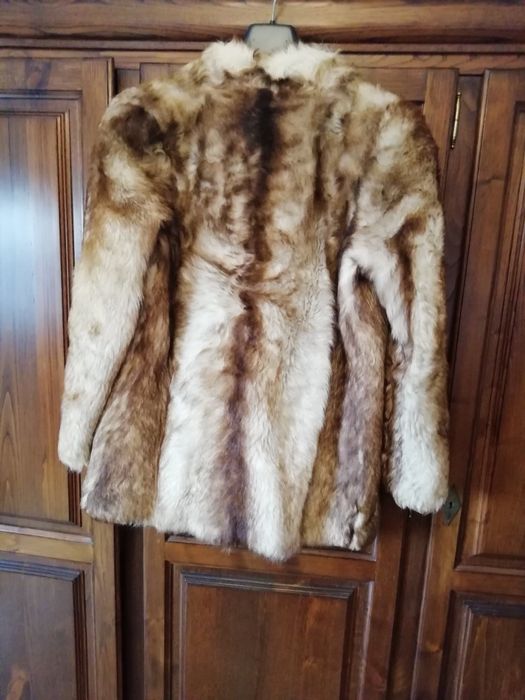 Vendo  casaco  em pele de lobo.
