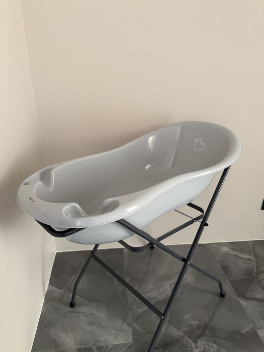 Дитяча ванночка з підставкою