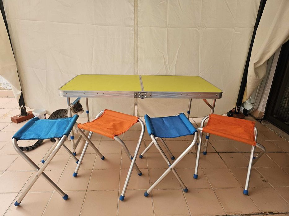 Mesa de piquenique exterior