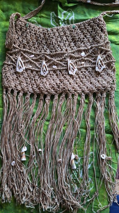 sznurki i muszelki dla oryginalnej osóbki