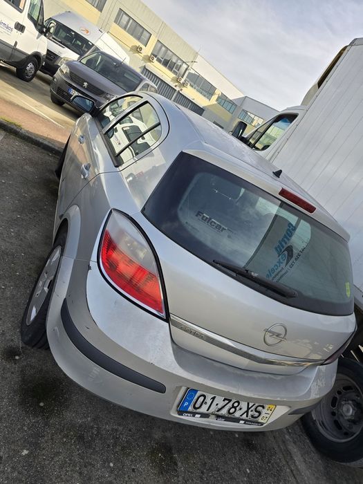 Opel Astra H 5 portas gasolina para peças