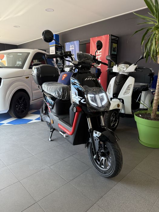 Scooter 100% eletrica , velocipede , bicicleta eletrica