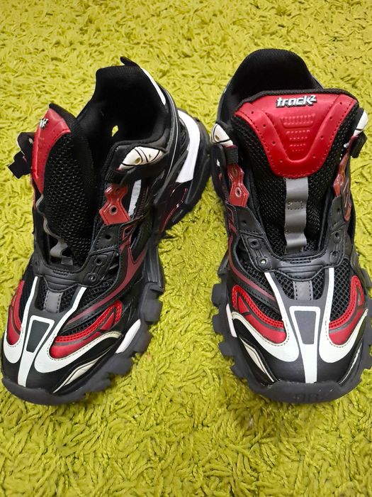Мужские кроссовки Balenciaga Track 2.0 (Track.2 Trainer) в яркой черно-красной расцветке (Black Red).