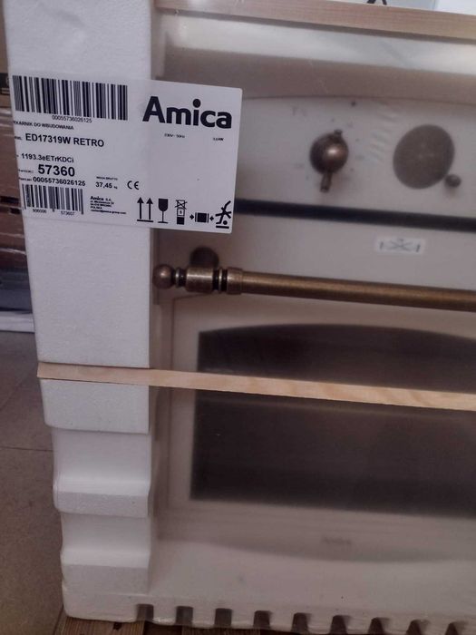 Piekarnik do zabudowy Amica ED17319W Retro w kolorze kości słoniowej