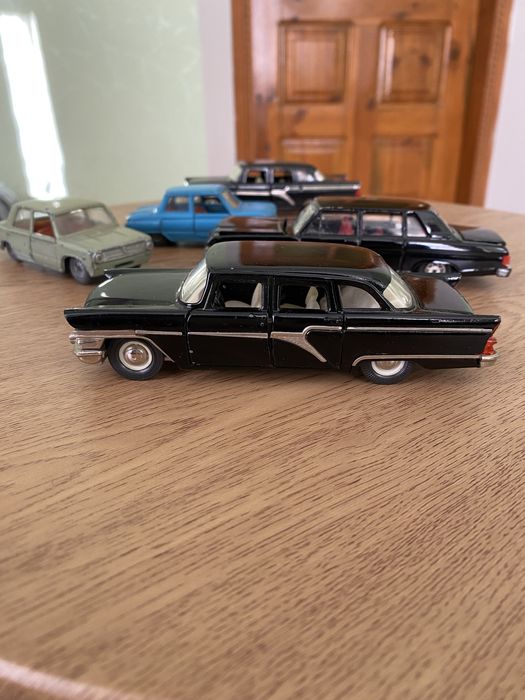 Модель чайка газ 13. 1:43 СССР