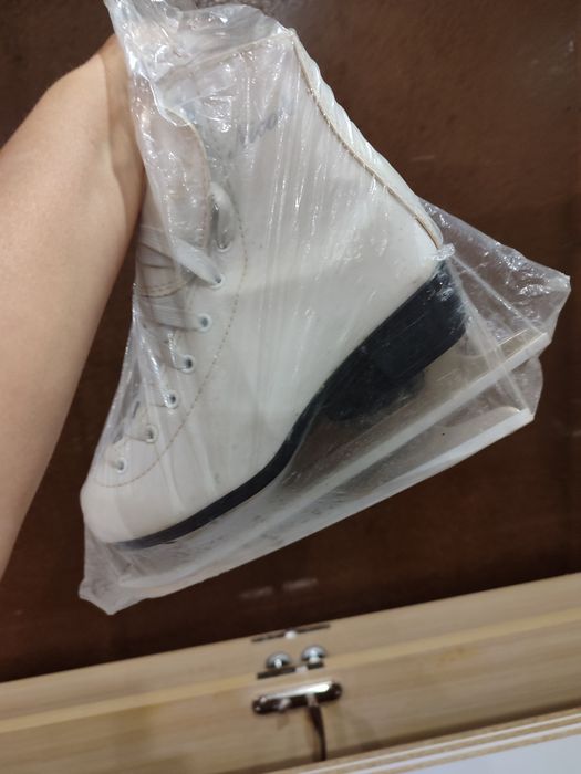 Ковзани 37 білі класичні