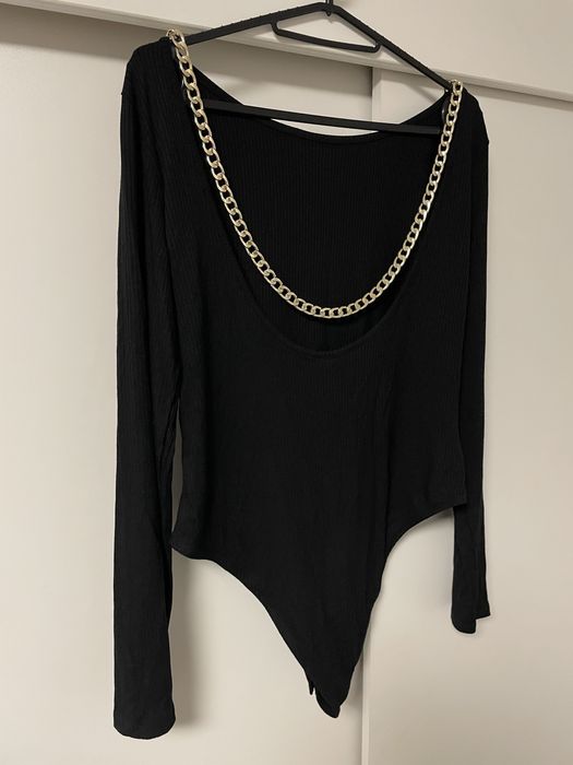 H&m czarne body z łańcuchem M