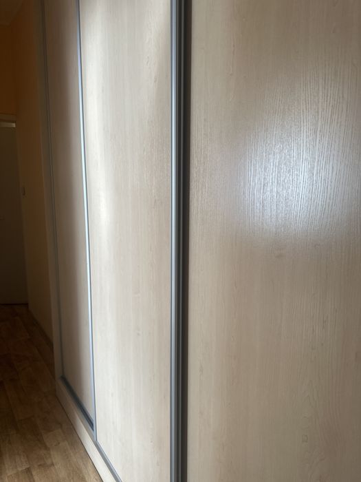 Piekna szafa do zabudowy z tyllna plyra