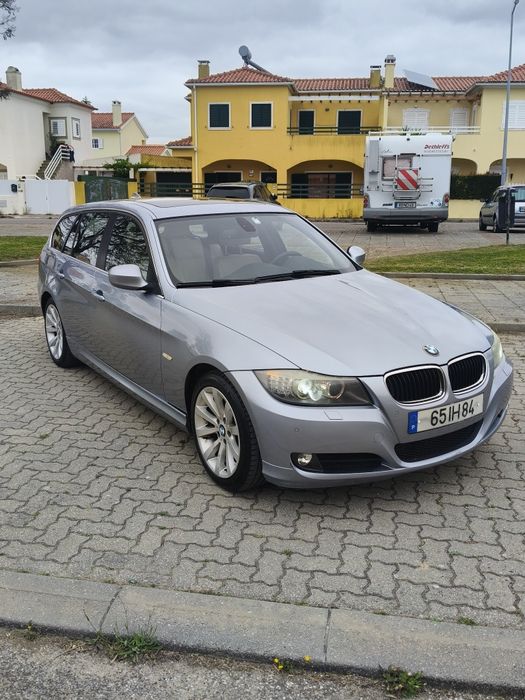 BMW 320d Touring Auto Nacional • 123 mil km • Panorâmico • Pele