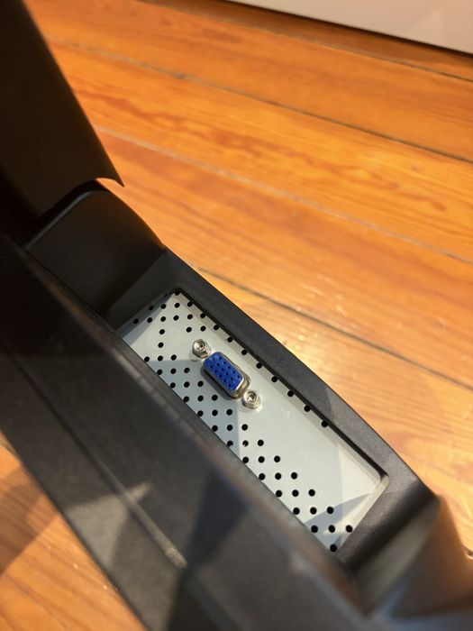 2 Monitores LG 19 polegadas VGA