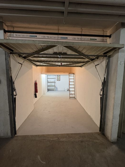 Garagem Box à Venda com Mezanino – Av. Bento de Jesus Caraças, Setúbal