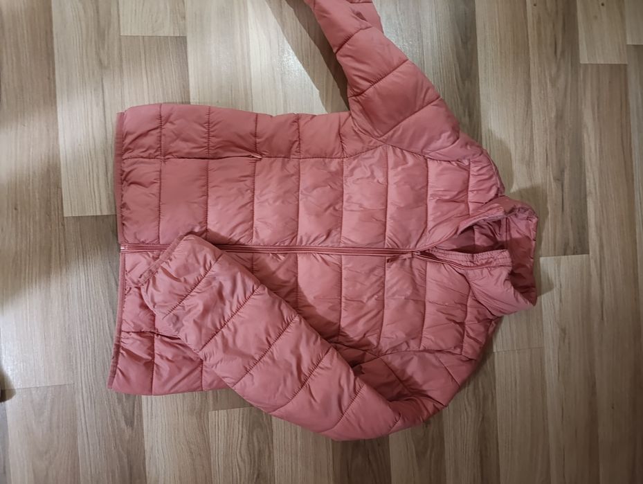 Легка жіноча куртка