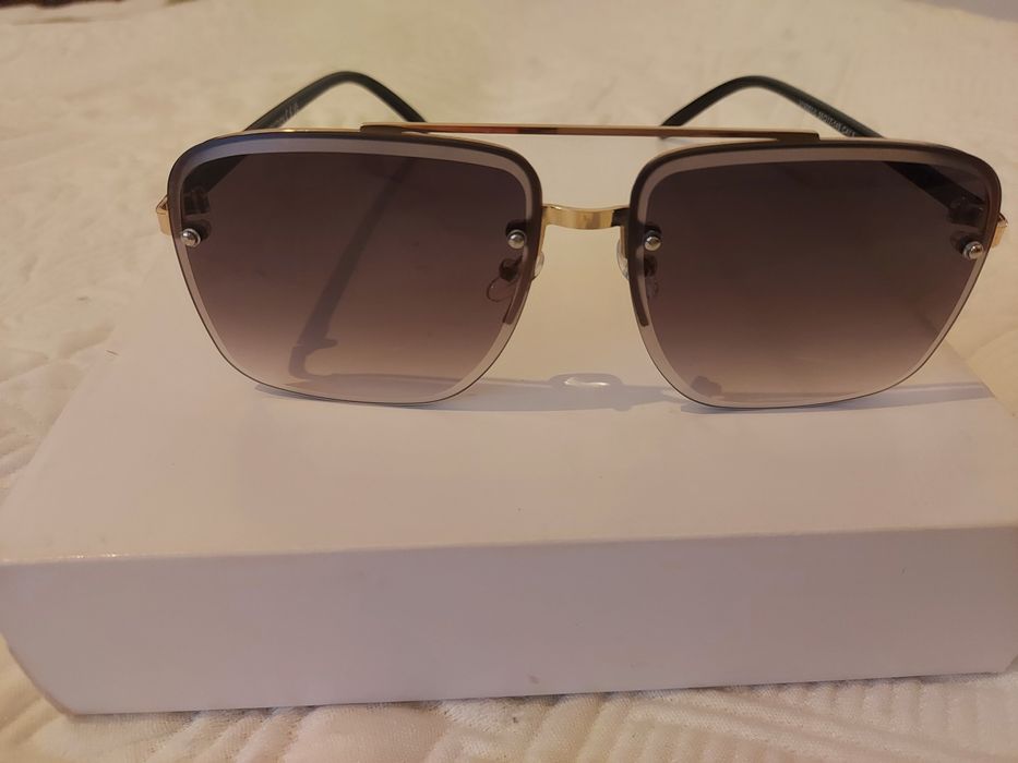 Óculos de sol fashion e com glamour novos sem etiqueta, nunca usados,